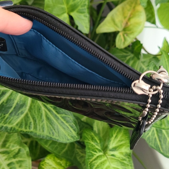 Coach wristlet - Picture 2 of 2